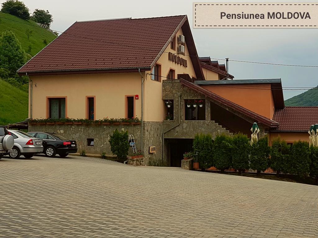 Pensiunea Moldova 피아트라네암츠 외부 사진