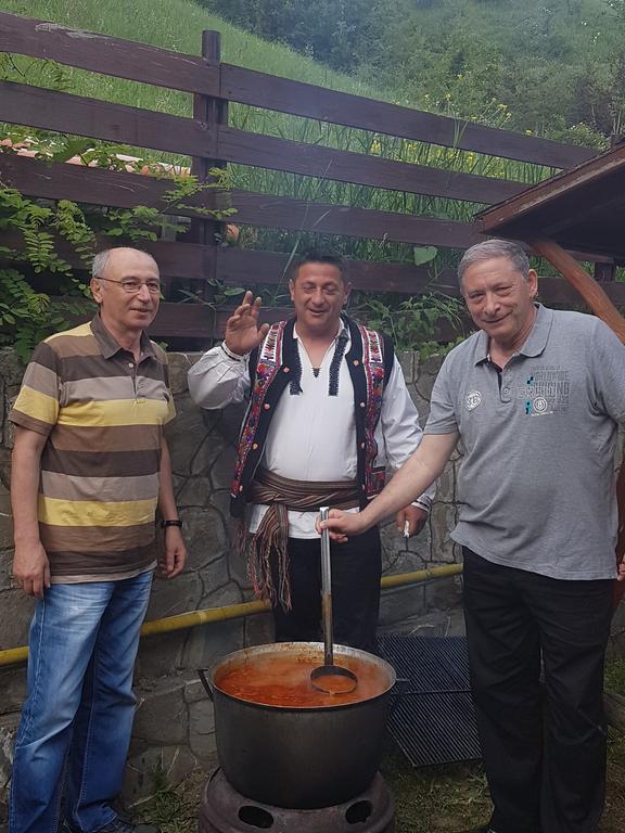 Pensiunea Moldova 피아트라네암츠 외부 사진